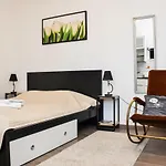 Diamond Astoria