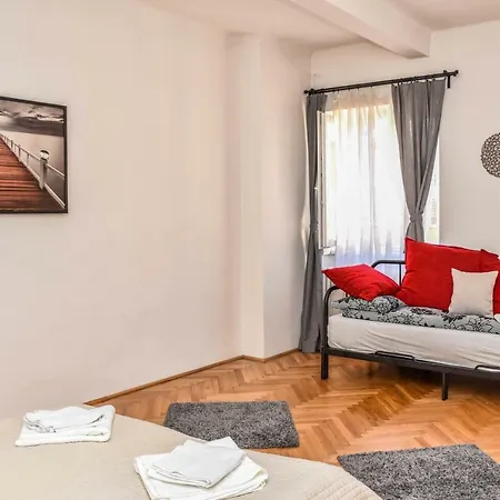 Diamond Astoria Apartment