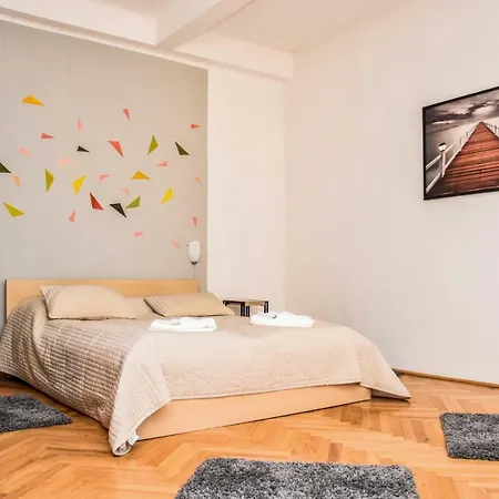 Diamond Astoria Apartment